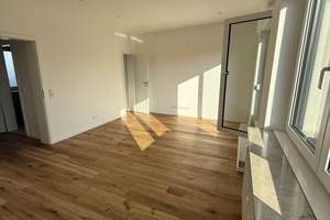 Penthouse-Feeling in Stuttgart:  Rundum-Balkon & TG-Stellplatz (saniert 2024) – Wildunger Straße 43, 70372 Seelberg, Stuttgart – Vorschaubild 2