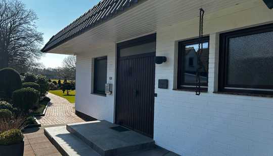 Bild von Schöner Bungalow mit Garage, Carport und Wintergarten in Elmeloh