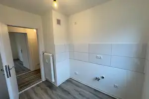 Tolle, frisch renovierte 3-Zimmerwohnung mit Balkon in Salzgitter Thiede – Pappeldamm 89, 38239 Salzgitter – Vorschaubild 8
