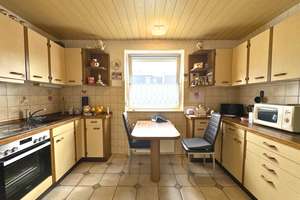 Reihenmittelhaus mit Garten, Vollkeller und klassischer Familienaufteilung in ruhiger und gewachsene – Die vollständige Adresse der Immobilie erhältst du vom Anbieter., 38228 Lebenstedt, Salzgitter – Vorschaubild 4