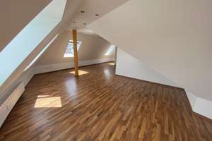 Wohnen mit Charakter: 3-Zimmer-Dachgeschosswohnung in Köln – Roonstraße 88, 50674 Neustadt/Süd, Köln – Vorschaubild 3