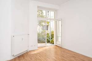 Bezugsfreie 2-Zimmer-Altbauwohnung mit Terrasse im Prenzlauer Berg – Schönhauser Allee 151, 10435 Prenzlauer Berg, Berlin – Vorschaubild 1