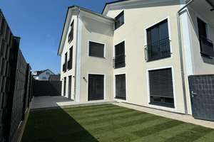 Lichtdurchflutete und geräumige 4‑Zimmer Wohnung mit Garten in attraktiver Lage in Usingen