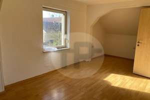 RESERVIERT!
ÄLTERES EINFAMILIENHAUS MIT DOPPELGARAGE UND NEBENGEBÄUDE – Die vollständige Adresse der Immobilie erhältst du vom Anbieter., 94474 Vilshofen an der Donau – Vorschaubild 7