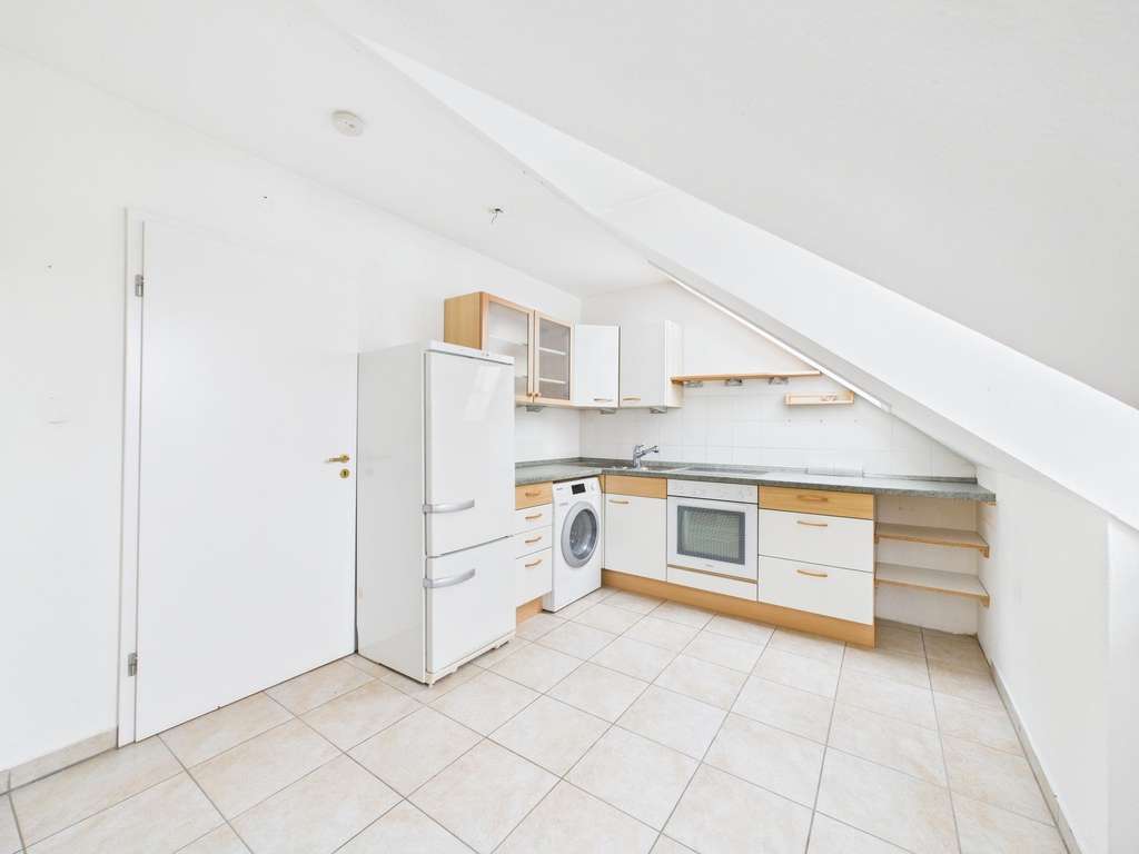 Immobilie in Ebersberg - Helle 2-Zimmer-Dachgeschosswohnung mit Balkon - Bild 2