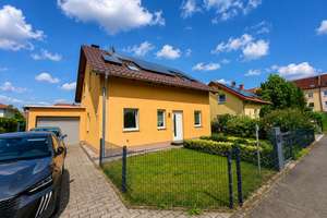 idyllische Siedlungslage | Bj. 2012 - freistehend | Kamin | Fußbodenheiz. | EBK | PV-Anlage | Garage – 4207 Lausen-Grünau, Leipzig – Vorschaubild 27