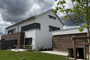 Moderne Architekten-Doppelhaushälfte
