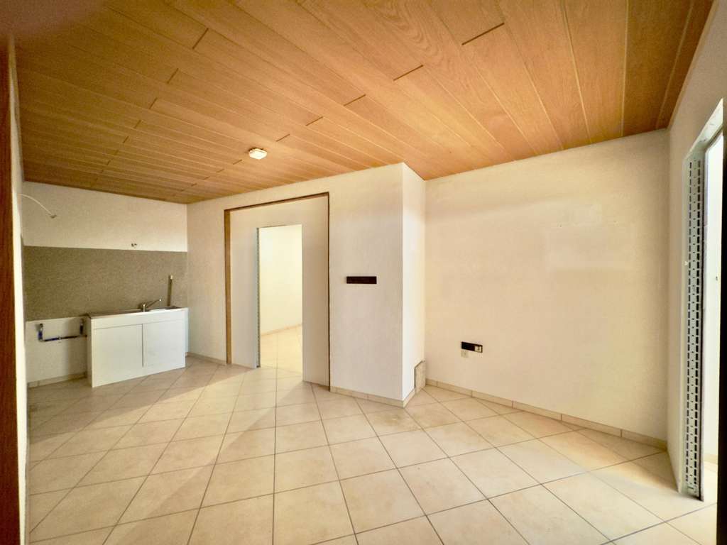 Immobilie in Böhl-Iggelheim - Potenzialreiches Einfamilienhaus inkl. Einliegerwohnung am Ortsrand bietet viel Raum für Kreativität - Bild 2