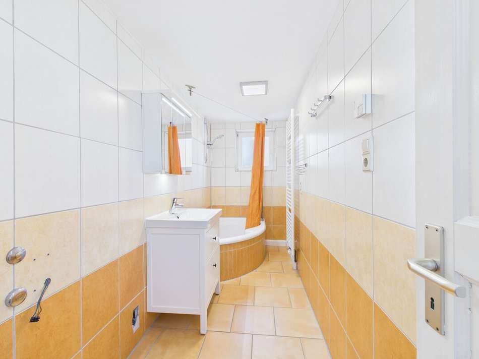 Tageslichtbad mit Dusche EG