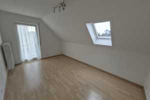 Exklusive zentrale 3,5 Zimmer Dachgeschosswohnung mit geh. Innenausstattung, Loggia und EBK – Moltkestraße 22, 88046 Bodenseekreis – Vorschaubild 8