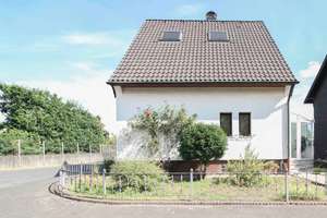 Für Tatkräftige: Gestaltbares EFH in urbaner Lage – Die vollständige Adresse der Immobilie erhältst du vom Anbieter., 47495 Rheinberg – Vorschaubild 1