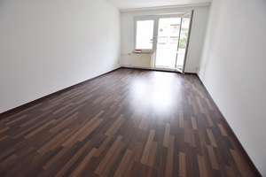vermietet: Gutgeschnittene 4 Zimmerwohnung mit Balkon und Blick ins Grüne! – Talstraße 62, 9117 Reichenbrand, Chemnitz – Vorschaubild 2