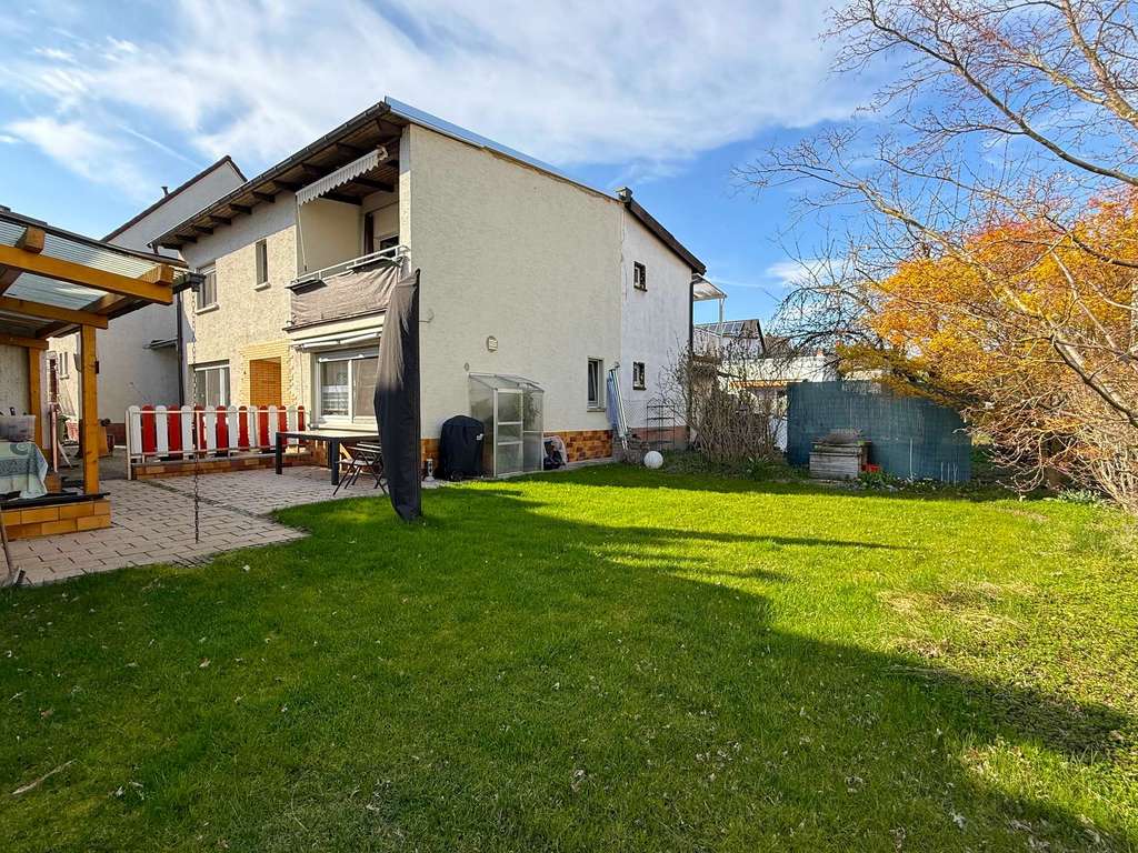 Immobilie in Viernheim - Mehrgenerationenwohnen oder Wohnen & Arbeiten! Vielseitiges Anwesen mit Garten& 2 Balkonen! - Bild 4