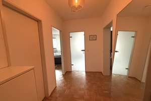 In Oberkassel wohnen - Luegallee und alle Geschäfte fußläufig, Tiefgaragenstellplatz – Die vollständige Adresse der Immobilie erhältst du vom Anbieter., 40545 Oberkassel, Düsseldorf – Vorschaubild 4