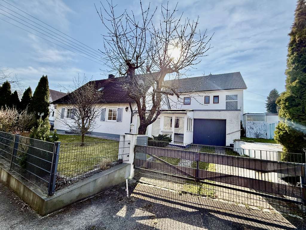 Immobilie in Gablingen - ***Haus mit Charakter sucht neue Ideen – freistehendes Einfamilienhaus mit Potenzial - Bild 0