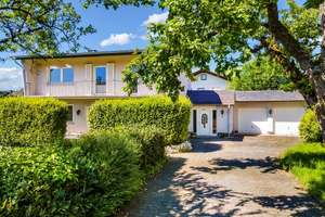 Großzügiges Zuhause für Familien mit Garten, Anbau und Doppelgarage