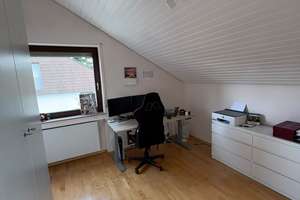 Schöne 4-Zimmer-DG-Wohnung in Nürtingens bester Wohnlage – Die vollständige Adresse der Immobilie erhältst du vom Anbieter., 72622 Nürtingen – Vorschaubild 10