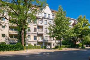 Altbaucharme im Erdgeschoss: Bezugsfreie 3-Zimmer-Wohnung in Berlin-Steglitz – Die vollständige Adresse der Immobilie erhältst du vom Anbieter., 12167 Steglitz, Berlin – Vorschaubild 2