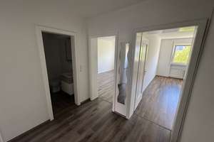 Gepflegte, großzügige und helle Wohnung mit Balkon