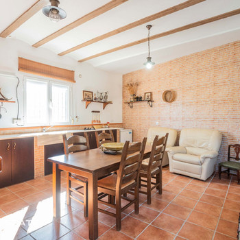 VERKAUF EINES BAUERNHOFS IN LAROYA, ALMERÍA