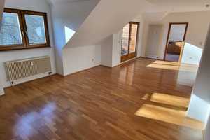 Attraktive Dachgeschosswohnung mit zwei Zimmern sowie Balkon und Einbauküche in Wilhelmshöhe – Kassel – Vorschaubild 2