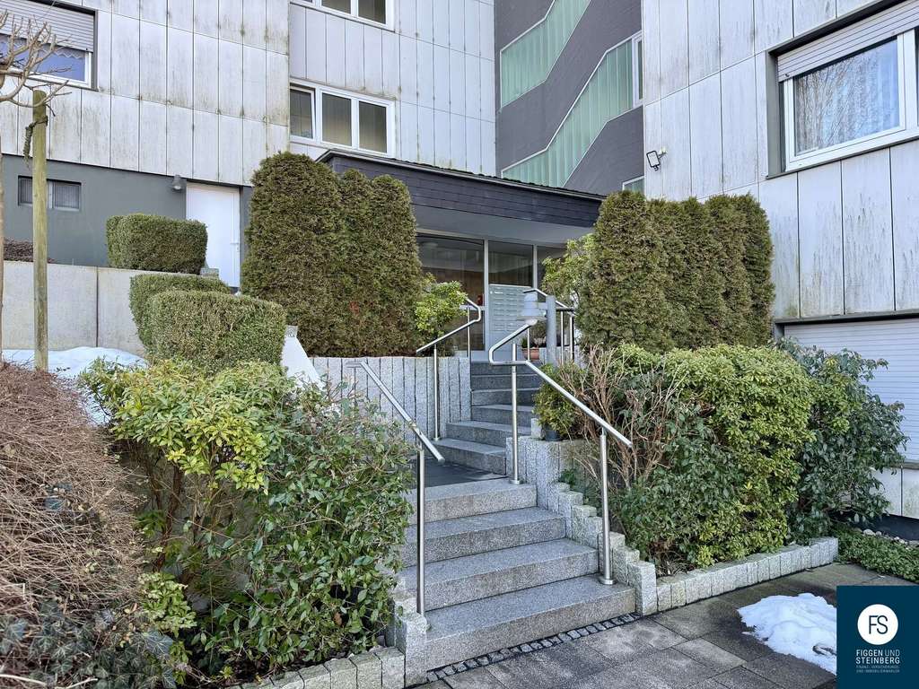 Immobilie in Meschede - Gut geschnittene Zwei-Zimmer-Eigentumswohnung mit Balkon in gefragter Wohnlage von Meschede - Bild 0