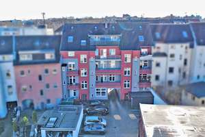Citynahes Mehrfamilienhaus mit Gewerbeeinheit im Hof