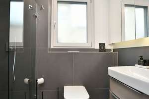 Exklusives, hochwertig möbliertes Apartment mit tollem Blick in Stuttgart West – Die vollständige Adresse der Immobilie erhältst du vom Anbieter., 70193 Kräherwald, Stuttgart – Vorschaubild 9