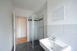 Komfortable 2-Raumwohnung mit ebenerdiger Dusche! – Pekinger Straße 5, 6130 Südstadt, Halle (Saale) – Vorschaubild 8