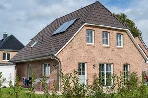 Neubauplanung - Familienhaus im klassischen Stil - Niedrigenergiehaus EH40 mit Wärmepumpe & PV-Anlag – Die vollständige Adresse der Immobilie erhältst du vom Anbieter., 23623 Ahrensbök – Vorschaubild 2