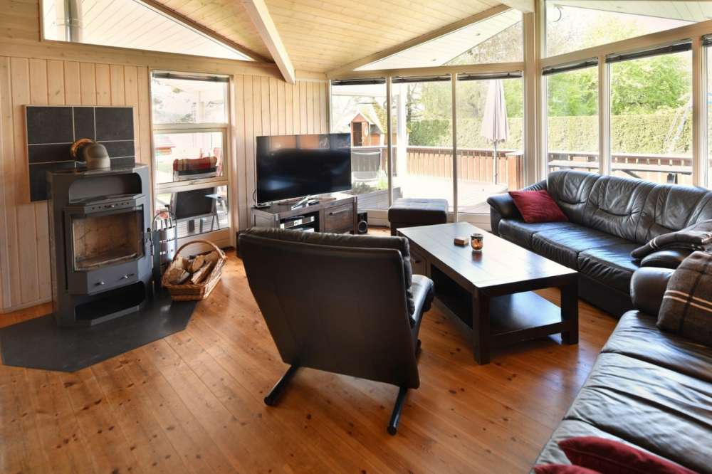 Immobilie in Lindow (Mark) - Bungalow-Ferienhaus mit angelegtem Gartengrundstück, Pool beheizbar, finnische Grill-Kota, Sauna, Ka - Bild 8