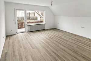“Zweifamilienhaus mit Garten und Doppelgarage – Vielseitig nutzbar in ruhiger Lage” – Emmendingen (Kreis) – Vorschaubild 9