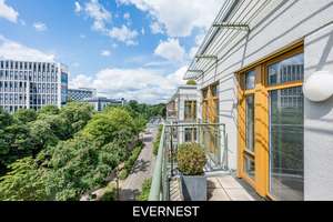 A waterfront penthouse with a mezzanine for those who appreciate architecture and discretion