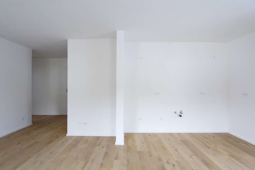 Immobilie in Bad Abbach - Vermietete, kernsanierte Wohnung mit riesiger Dachterrasse + inkl. Bauträgergarantie - Bild 2