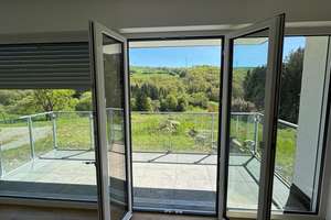 Neubau Erstbezug 83 qm EG 3 Zimmer-Wohnung mit Balkon und Panoramablick in Kernscheid ab sofort! – Im Holzgarten 17, 54296 Kernscheid, Trier – Vorschaubild 4