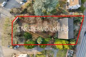 Sanierungsbedürftiges Zweifamilienhaus mit Bauoption in Porz