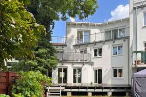 Halle-Giebichenstein: Reihenmittelhaus mit 4 Terrassen, Garten, Garage und Einbauküche