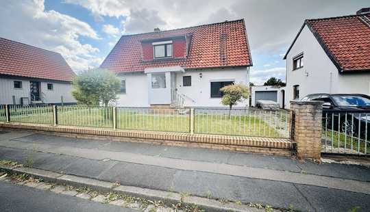 Bild von Einfamilienhaus mit großem Grundstück und Sanierungspotenzial!