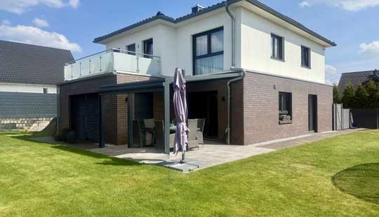 Bild von Exklusives Einfamilienhaus mit 5 Zimmern, moderner Küche, Solar, Kamin u.v.m.