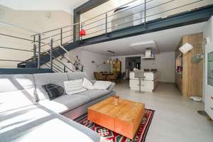 Modernes Lofthaus (BJ 2003) mit besonderem Wohnflair – Die vollständige Adresse der Immobilie erhältst du vom Anbieter., 90439 St. Leonhard, Nürnberg – Vorschaubild 2