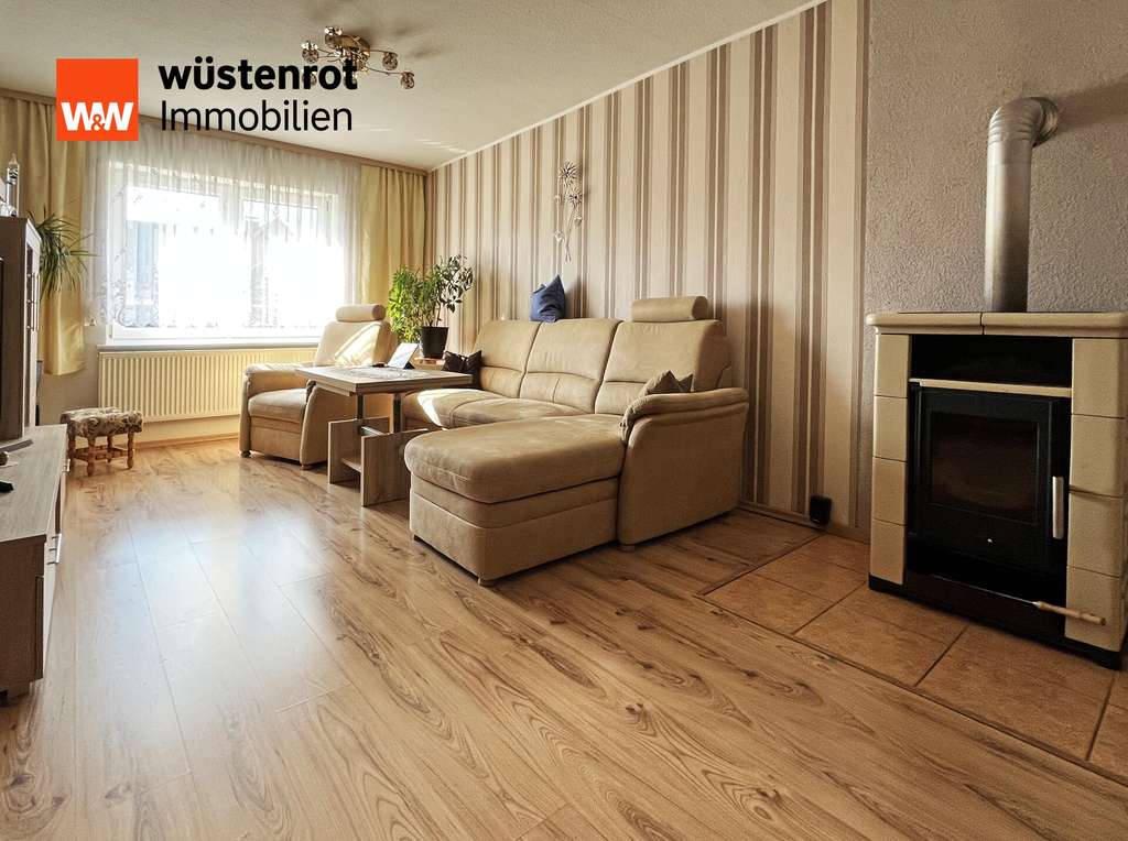 Immobilie in Karlsburg - TOP MODERNISIERTE HAUSHÄLFTE MIT PHOTOVOLTAIKANLAGE + KAMINOFEN + EINBAUKÜCHE AUF GROSSEM GRUNDSTÜCK - Bild 2