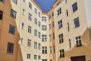 PROVISIONSFREI | ZWEI ZIMMER IN REPRÄSENATIVEM ALTBAU MIT BALKON IM SAMARITERKIEZ | – Dolziger Str. 13, 10247 Friedrichshain, Berlin – Vorschaubild 11