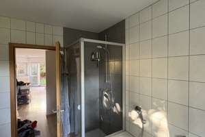 Moderne 2-Raumwohnung mit Terrasse, EBK & Stellplatz – Feldstraße 1c, 99834 Marksuhl – Vorschaubild 3