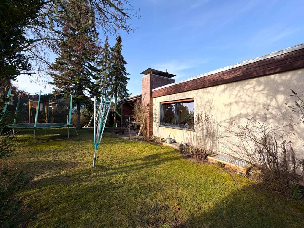 Immobilie in Ahorn - Ruhig gelegener Bungalow mit schönem Garten, Garage und Nebengebäude - Bild 4