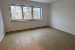 Zur Selbstnutzung! barrierearme 4-Raumwohnung mit Vollbad, FB-Hzg., HWR, Kamin und Süd-Balkon – Neubrandenburger Straße 0, 18055 Brinckmansdorf, Rostock – Vorschaubild 9