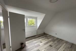 Möblierte helle  3-Zimmer Dachgeschosswohnung in Köln-Höhenhaus – Im Weidenbruch 93, 51061 Höhenhaus, Köln – Vorschaubild 19