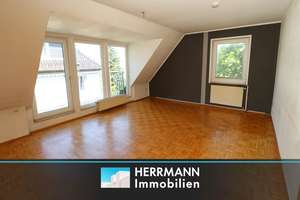 Charmante Dachgeschosswohnung mit Balkon, Garage und zusätzlicher Nutzfläche