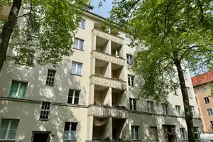 Investieren mit Stil: Altbauwohnung in der Künstlerkolonie nahe Rüdesheimer Platz – Berlin – Vorschaubild 5