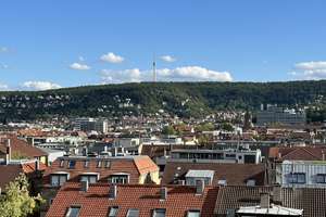 3,5 Zimmer Lichtdurchflutete Dachgeschoss Wohnung – Die vollständige Adresse der Immobilie erhältst du vom Anbieter., 70176 Rosenberg, Stuttgart – Vorschaubild 1