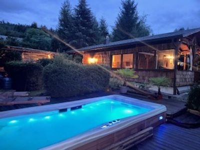 Modernes Traumhaus mit Pool und Sauna in ruhiger Lage.